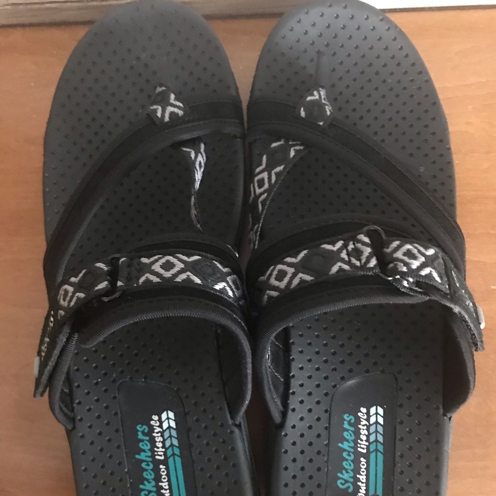 NEW WITH TAGS Women’s Skechers size 10